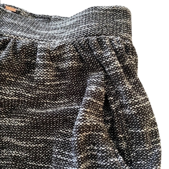 FREE PEOPLE Mini Skater Knit Pleated Black & White Skirt w/Pockets Women S Small - Picture 4 of 7